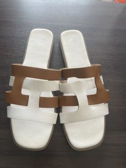 New Women’s Sandals Size 10