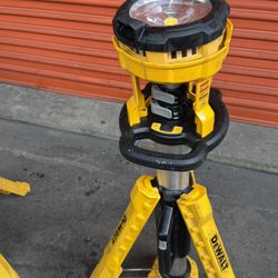 Dewalt Light 20v Max 3000 Lumen