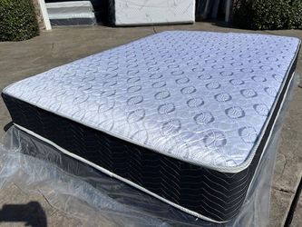 Queen Orthopedic Deluxe Collection Mattress!•••