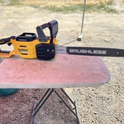 DEWALT FLEXVOLT 60V MAX 20 in. Brushless Cordless Battery Powered Chainsaw  (Tool and Case Only