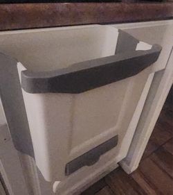 Hanging Folding Mini Trash Can