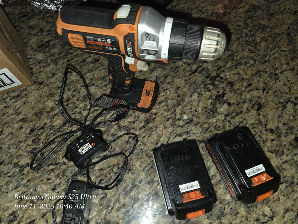 Black And Decker Drill With 2 Rechargable Batteries And Charger