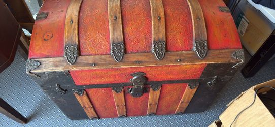 Vintage Storage Chest