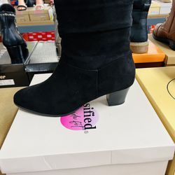 Beautiful Woman Boots $28 Soda Brand 
