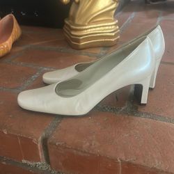 Bandolino White Pearl Heels 