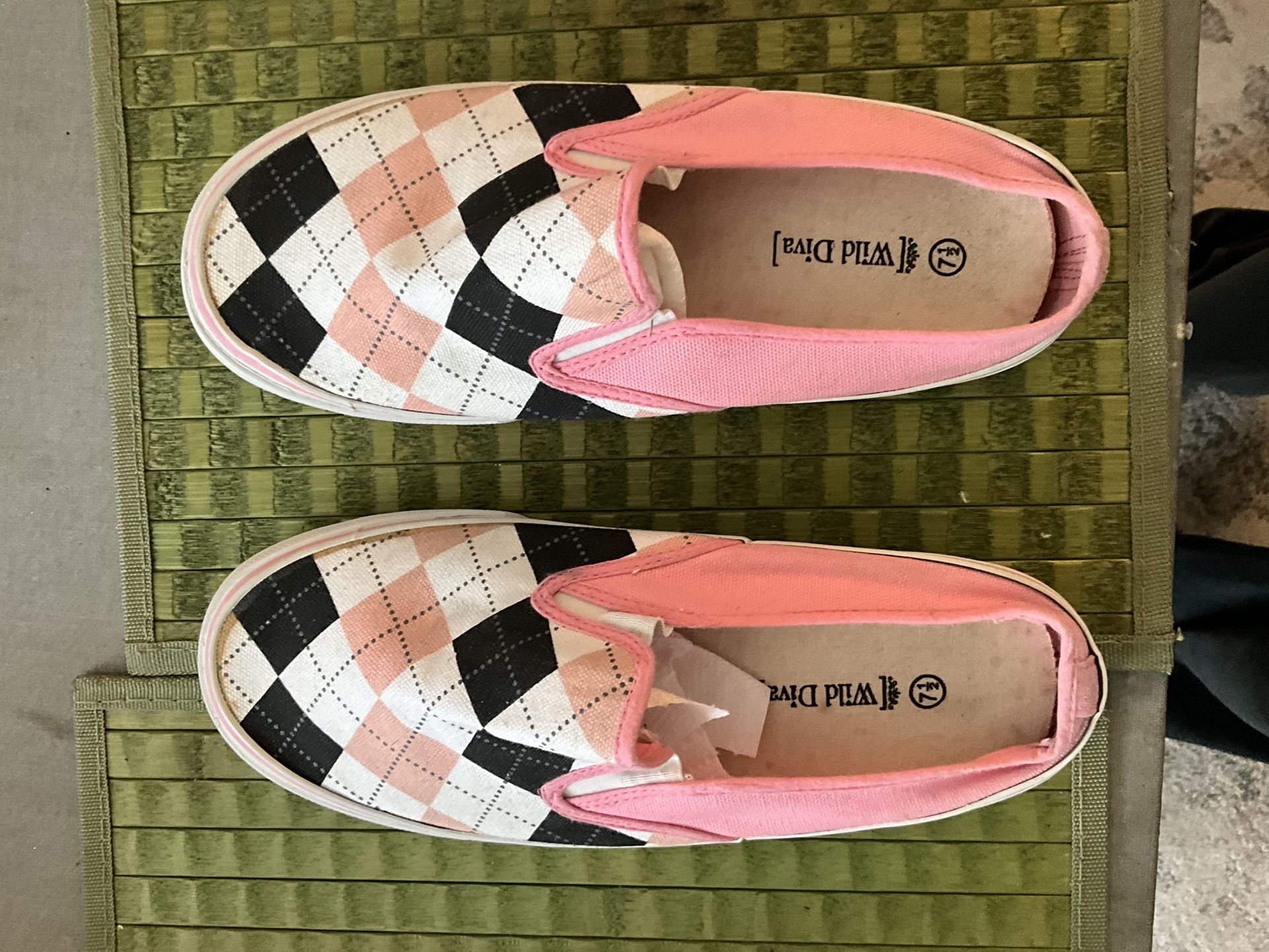 Cute Summer Women’s Shoes, Slides, By Wild Diva, Size 7.5 , Pink, Black And White, In A Diamond Pattern