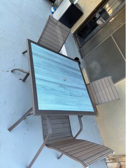 Patio table+3 chairs