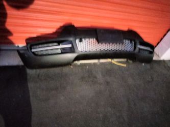 2007-2010 bmw X5 complete front bumper with all the accessories OEM.
