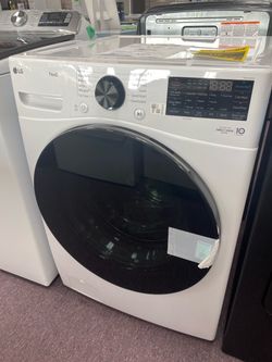 LG 4.5 cu. ft. Front Load Washer with TurboWash 360 and Built-In Intelligence