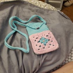 Cell Phone Purse With Front Pocket
