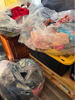 Kids clothes new born to size 4 $2 a piece