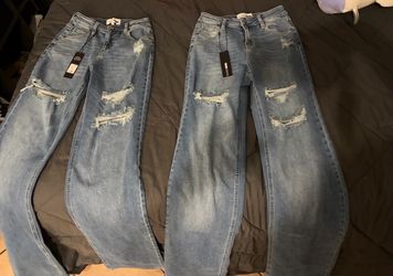 Fashion nova ripped stretch, baggy jeans