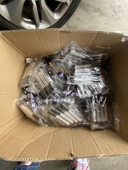 Make Up Accessories / Cosmetics