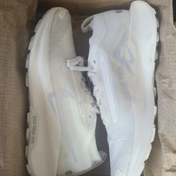 Nike Pegasus Trail 5 GORE-TEX White Running Shoes size 10