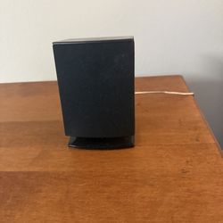 Surround sound speaker system