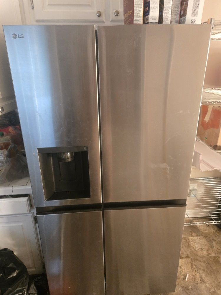 Like New LG Refrigerator 