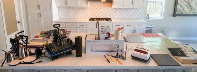 🔥 Cricut Crafting Bundle – Over $1,000+ Retail Value – $550 OBO 🔥