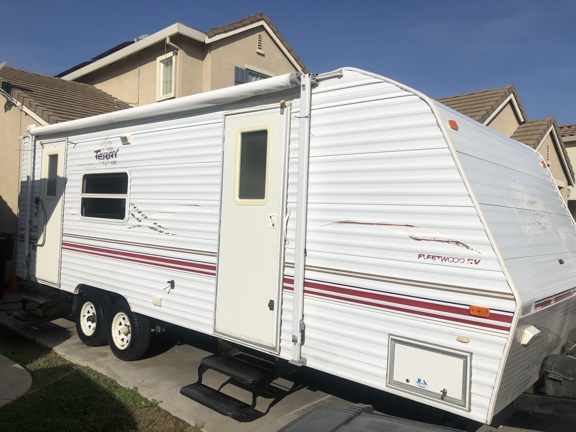 2001 Terry lite 25ft would slide out double door entry very clean in and out
