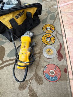 DEWALT 4.5-in 11-Amp Angle Grinder