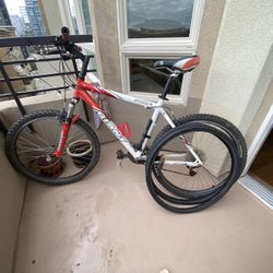 Giant Manitou Mountain Bike – 19” Frame, Front Suspension, Hybrid & MTB Tires