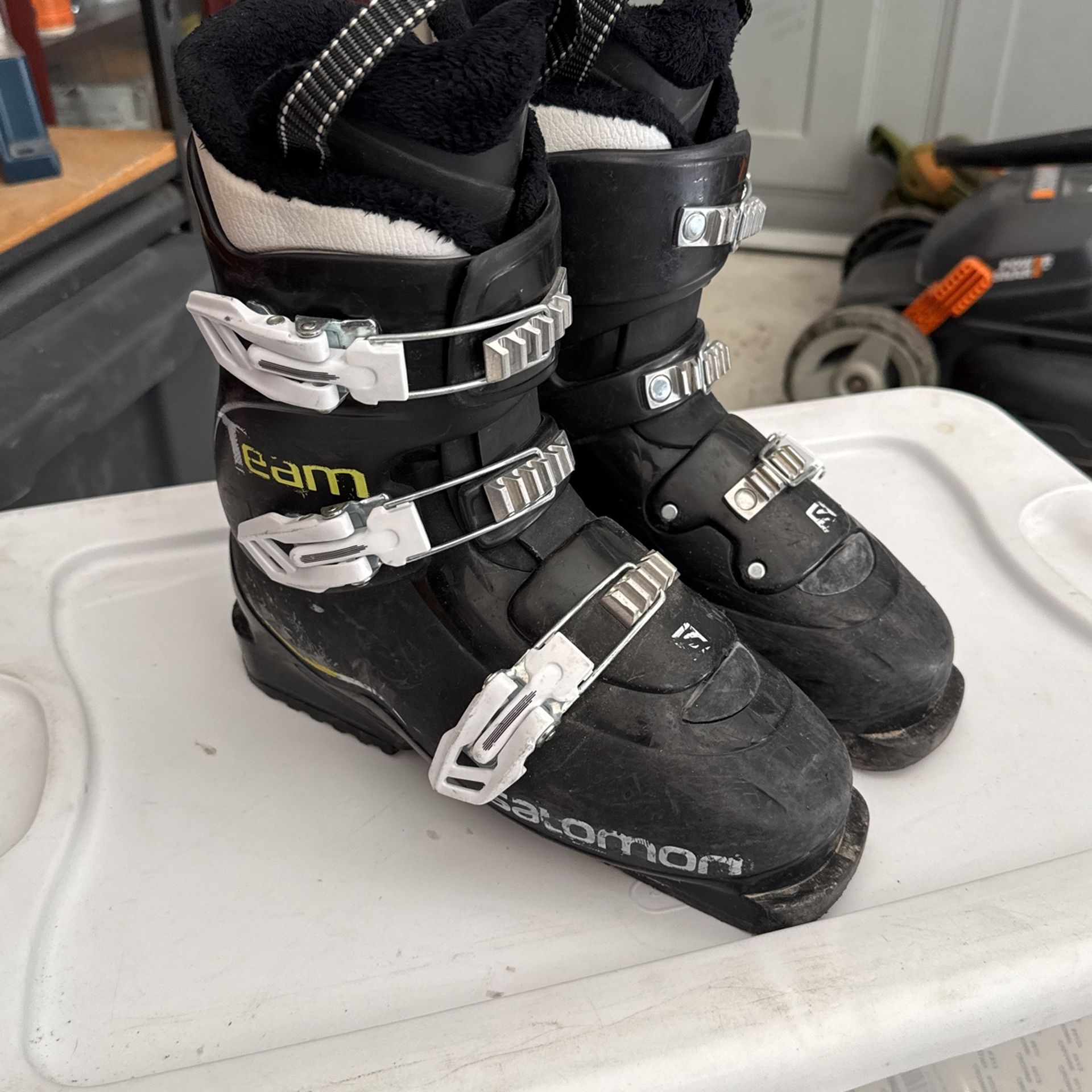 Salomon 24-24.5 Ski Boots