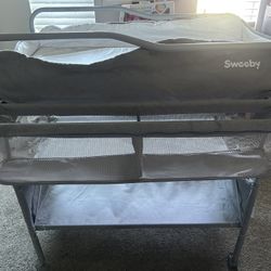 Sweeby Changing Table