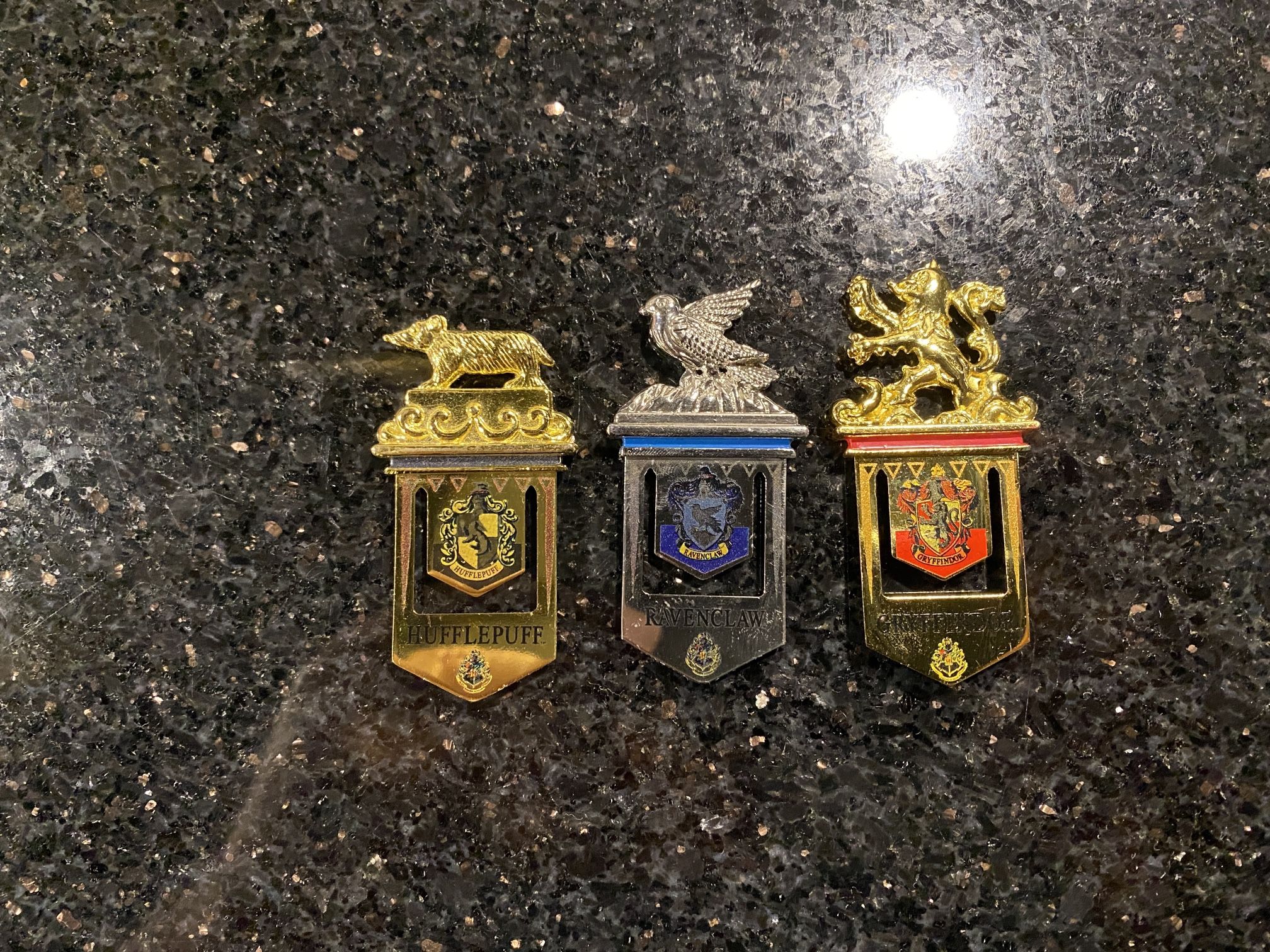 3 Harry Potter Sculpted Diecast Bookmarks Hufflepuff, Ravenclaws, Gryffindor