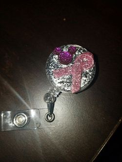 Retractable bagde holder