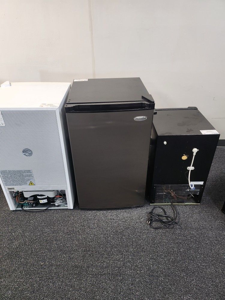 Mini Bar Pequeño De 2.5 https://offerup.com/redirect/?o=RnQuY3U= Nuevo