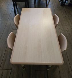 Kids Table and 4 chairs