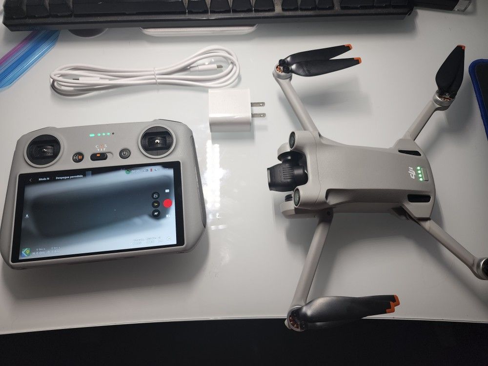 Drone dji mini 3 pro (With Screen Rc) Unbound used a couple times