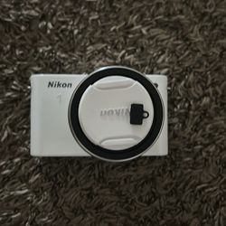 Nikon 1 J1 Mirrorless Camera