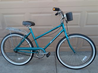 26"x2.45. 80'S. HUFFY SAVANNAH WOMENS BEACH CRUISER BIKE. NEW TIRES, FRESHLY TUNE UP 👌🏼