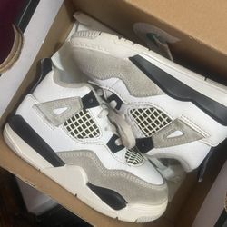 Jordan 4 Retro 