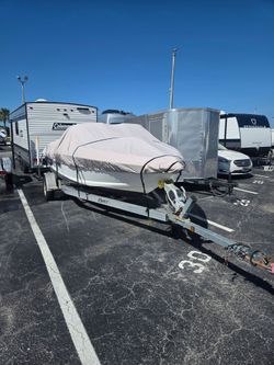 Rinker QX18 2020