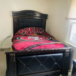 Queen size bedroom set, including mattress
