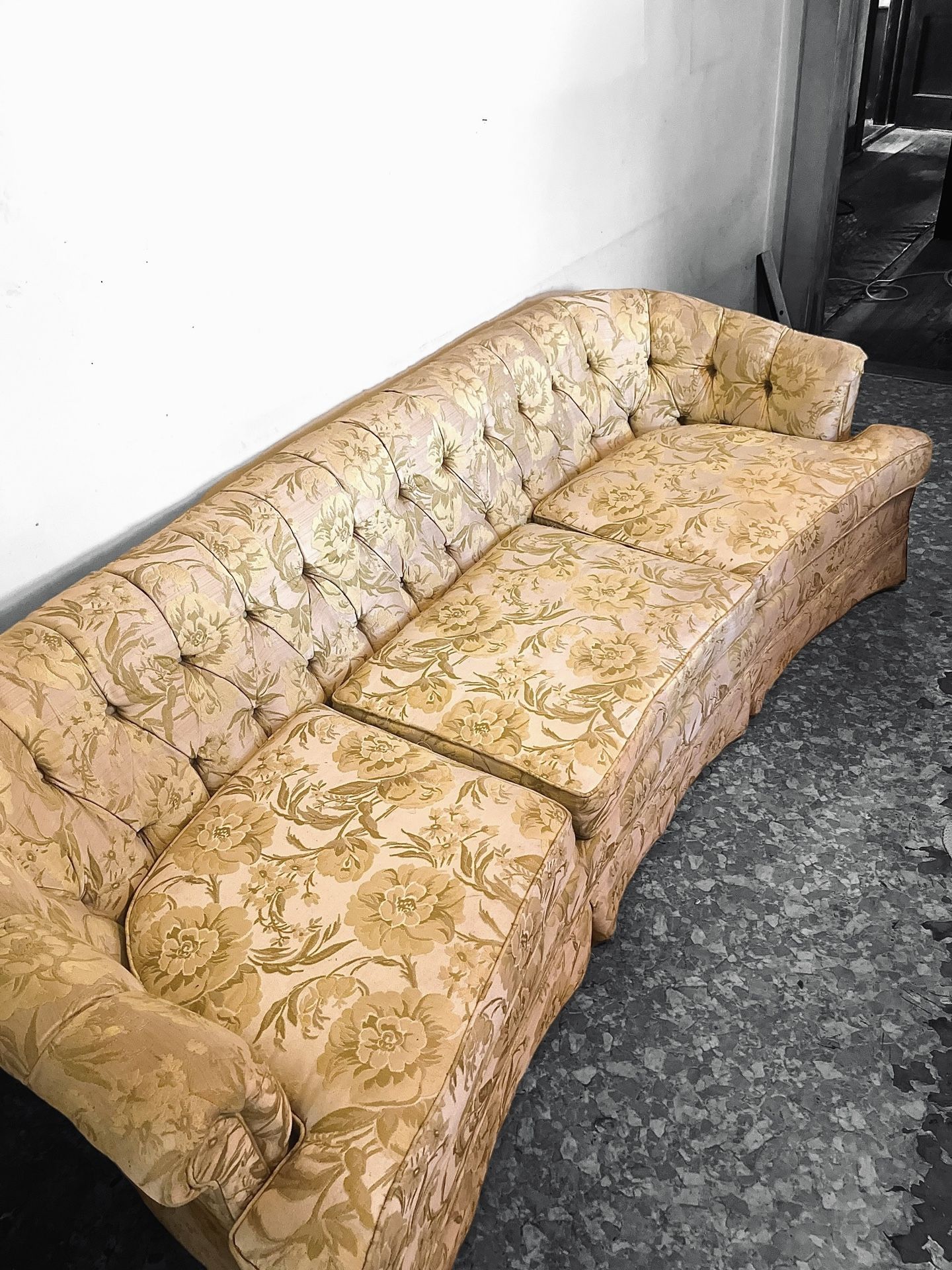 Broyhill Tufted Curved Sofa Couch In Gold Brocade