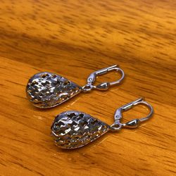 14K Teardrop Earring 