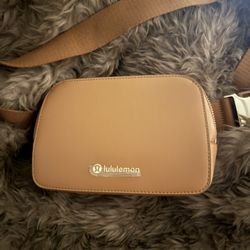 Lululemon Everywhere Belt Bag 1L Leather Alternative-Chestnut Brown/Gold