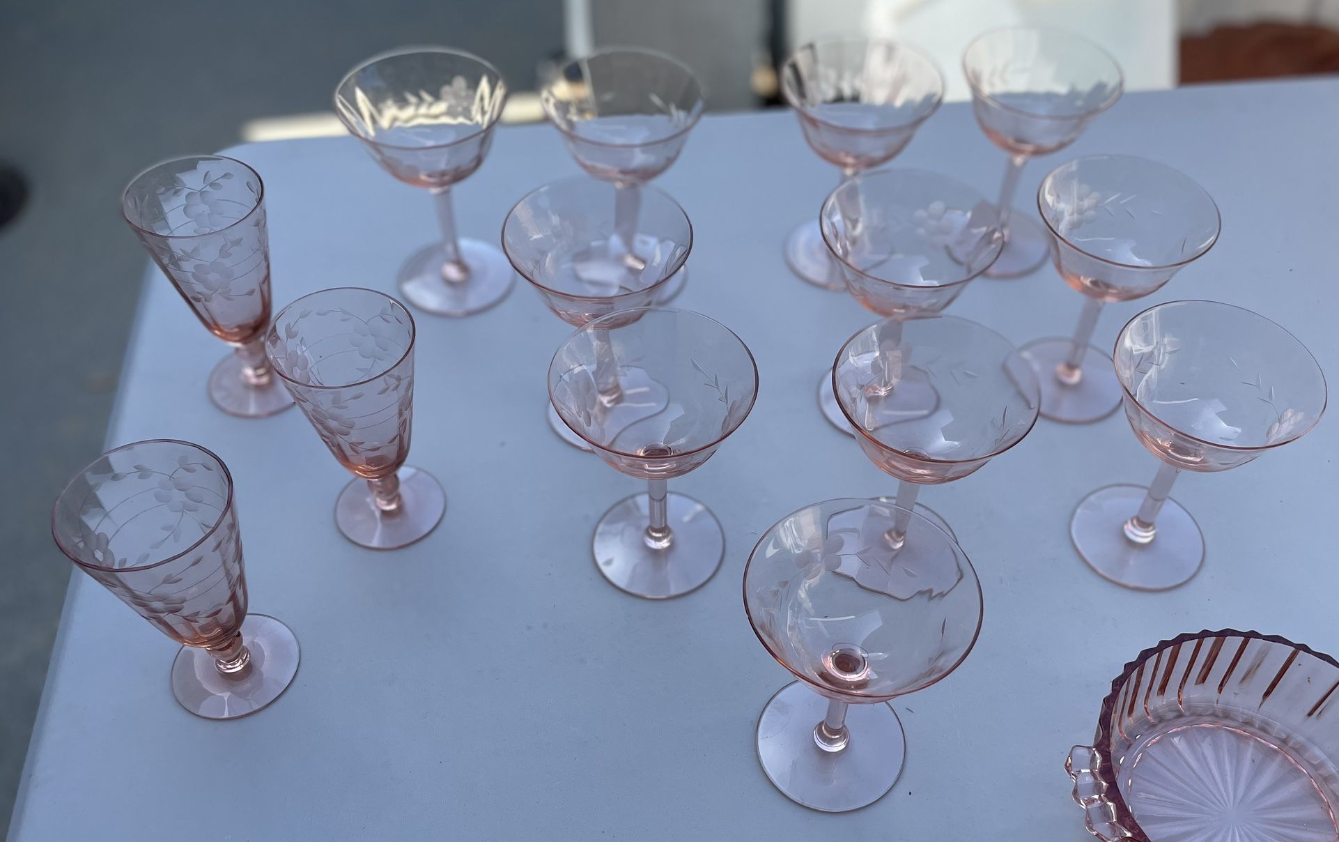 Set of 14 ‘32 BLANCHE PINK “Standard Glass Co” w/ etched floral glasses(2 types) Beautiful! Rare! Antique