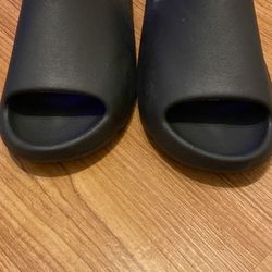 Yeezy Slides 