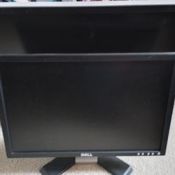 Dell Computer Monitor 16 And 1/2 In Works Perfect Check It Out