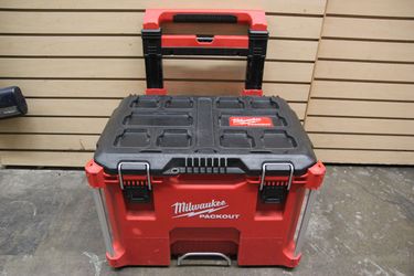 MILWAUKEE PACKOUT ROLLING TOOL BOX