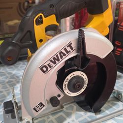 DEWALT 20V MAX CORDLES 6-1/2 CIRCULAR SAW TOOL ONLY NEW