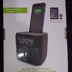 iHome docking clock radio + dual charging FM dual alarm clock/radio iPad/iPhone 