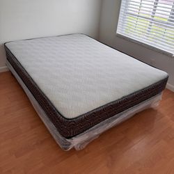 Queen mattress regular set with box spring ( 2pc brand new) 
