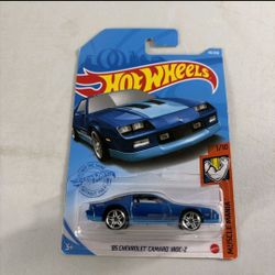 Hot Wheels '85 Chevrolet Camaro IROC-Z - Blue Muscle Mania 1/10