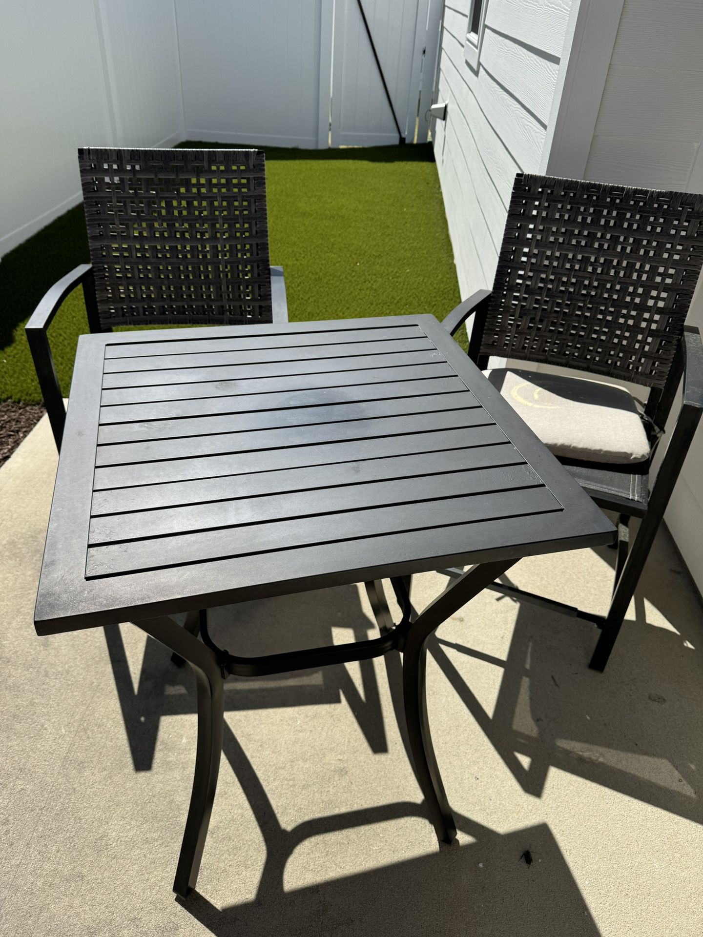 Patio Furniture Table & chairs 