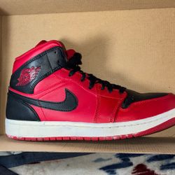 🔥 Air Jordan 1 Mid “Bred” – Men’s Size 9.5 🔥