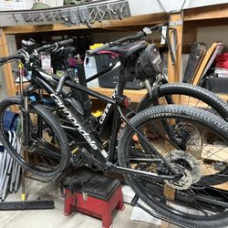 Two Cannondale 29” Mountain Bikes 11 Speed With Thule Rack